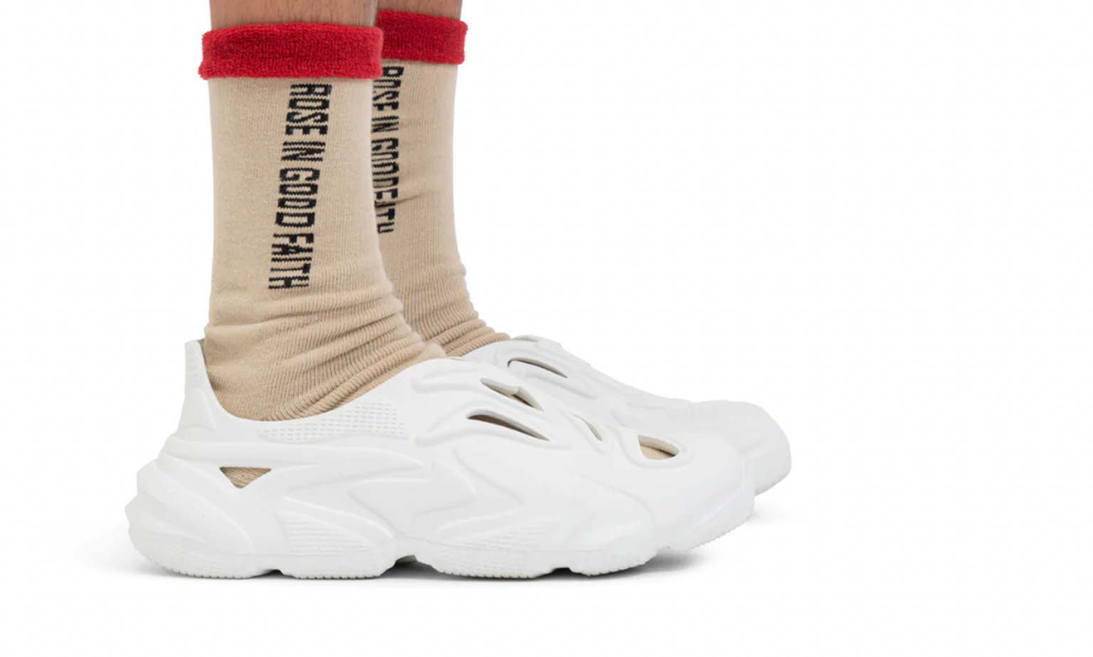 Un mélange audacieux entre une paire de chaussures et un sextoy inexploitable.