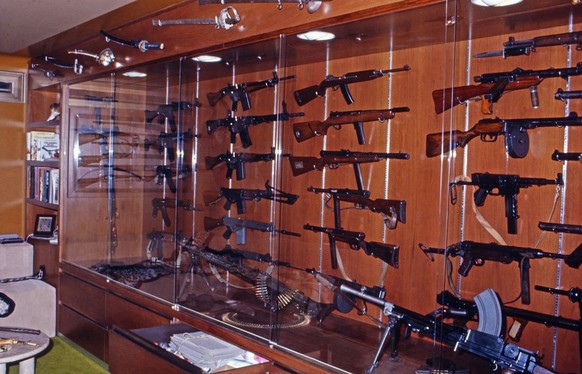 Rifle collection at the villa of Victor Emanuel Prince of Savoy near Geneva, Switzerland 1978. (Photo by Wolfgang Kuhn/United Archives via Getty Images)