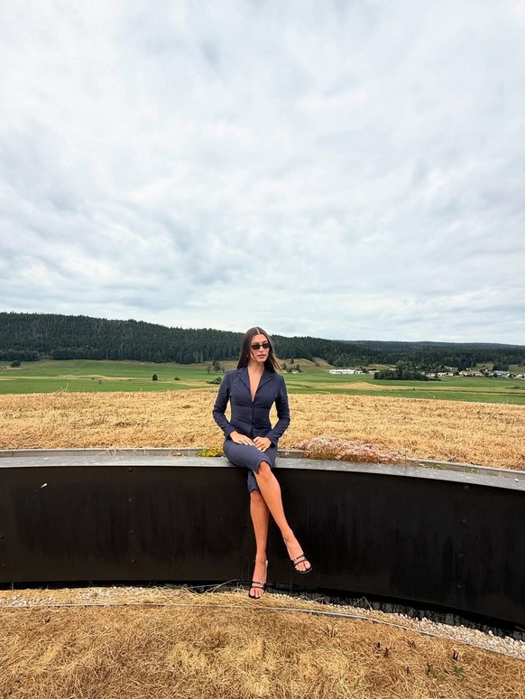 Hailey Bieber chez Audemars-Piguet, à la Vallée-de-Joux.