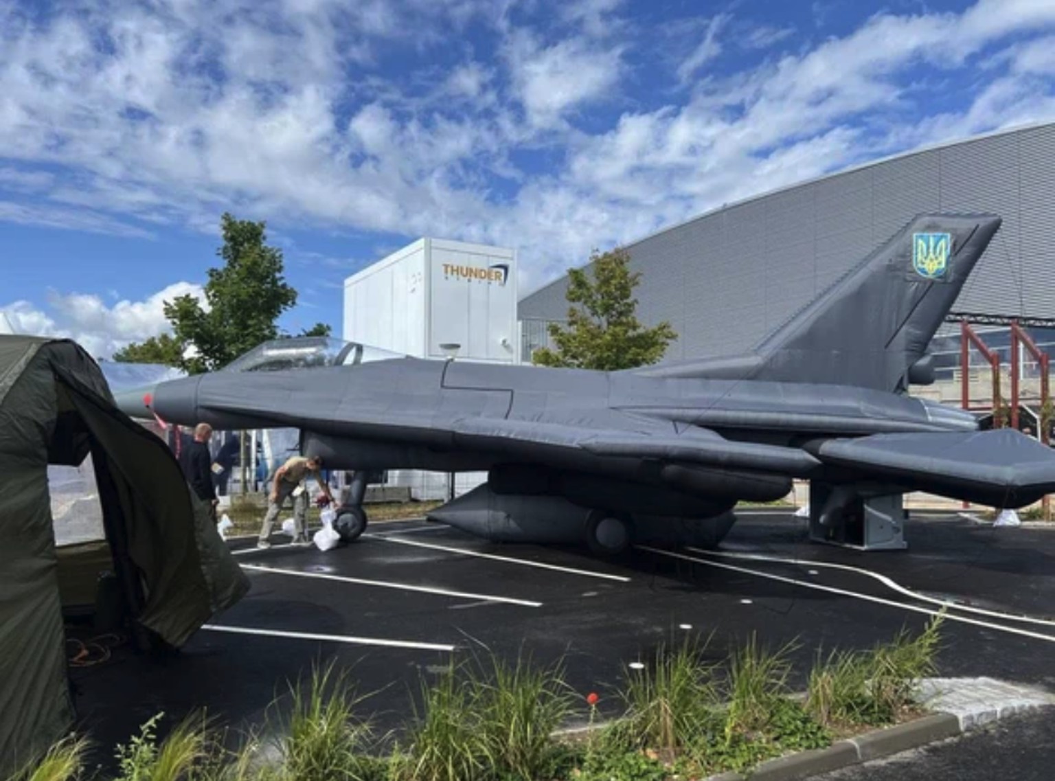 Un F-16 gonflable