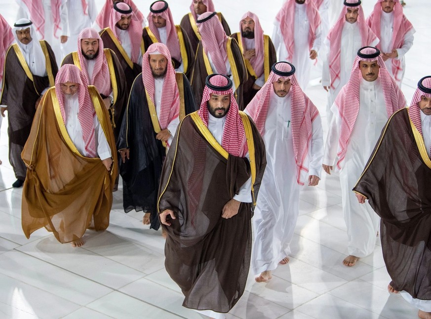 Mohammed bin Salman (au centre) avec d&#039;autres membres de l&#039;élite du pouvoir saoudien.