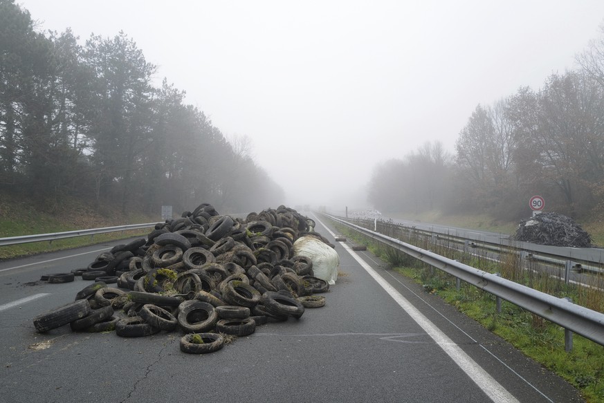 Illustration de la colère des agriculteurs français sur l’A64.