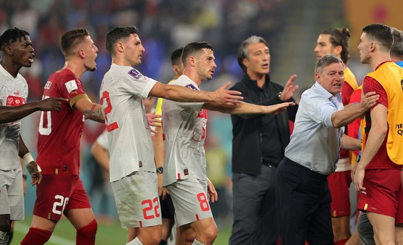 epa10345243 Head coach of Serbia, Dragan Stojkovic (CR) calms down his players during the FIFA World Cup 2022 group G soccer match between Serbia and Switzerland at Stadium 947 in Doha, Qatar, 02 Dece ...
