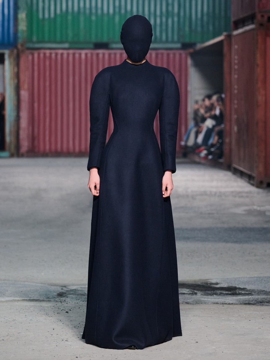 Voire très, très inquiétante. Maison Margiela Fall/Winter 2026/2027.