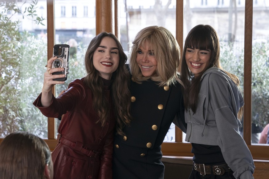 Lily Collins, Brigitte Macron et Thalia Besson dans la saison 4 d&#039;Emily in Paris.