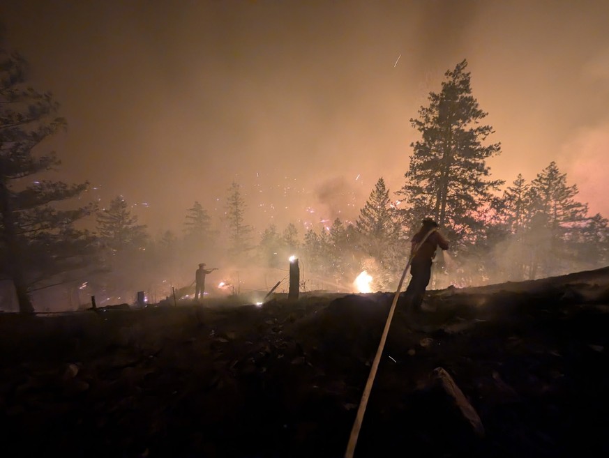 (260809) -- OTTAWA, Aug. 9, 2026 (Xinhua) -- This photo provided by the BC Wildfire Service on Aug. 8, 2026 shows firefighters putting out a wildfire near Okanagan Valley in the Southern Interior of B ...