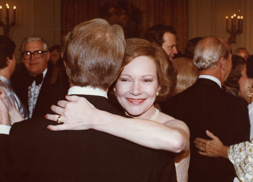 En soins palliatifs depuis vendredi, Rosalynn Carter «s'est éteinte en paix, avec sa famille à ses côtés»