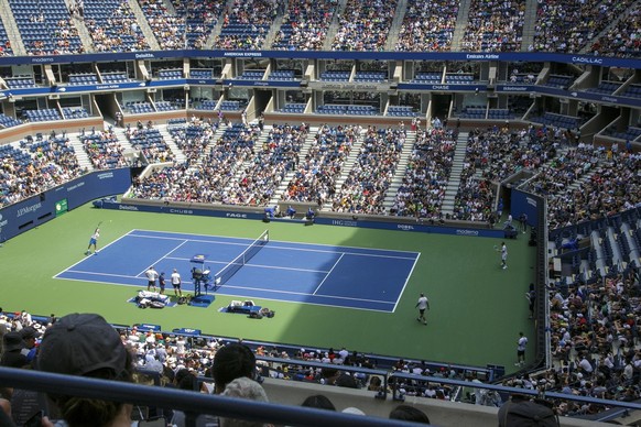 epa10821962 The crowd watches a practice session between Daniil Medvedev of Russia and Novak Djokovic of Serbia during Arthur Ashe Kids&#039; Day at Arthur Ashe Stadium in the USTA National Tennis Cen ...