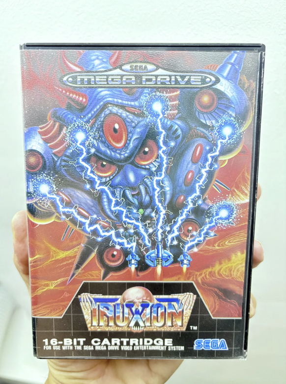 Mon précieux exemplaire de Truxton sur Mega Drive.