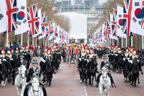 State Visit of President of the Republic of Korea Yoon Suk Yeol - Buckingham Palace, London Prince William The Prince of Wales and Princess Catherine The Princess of Wales arrive in a carriage at Buck ...