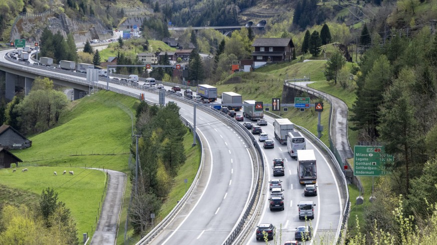 Lundi matin, le trafic sur l'autoroute du Gothard en direction du sud reste engorg