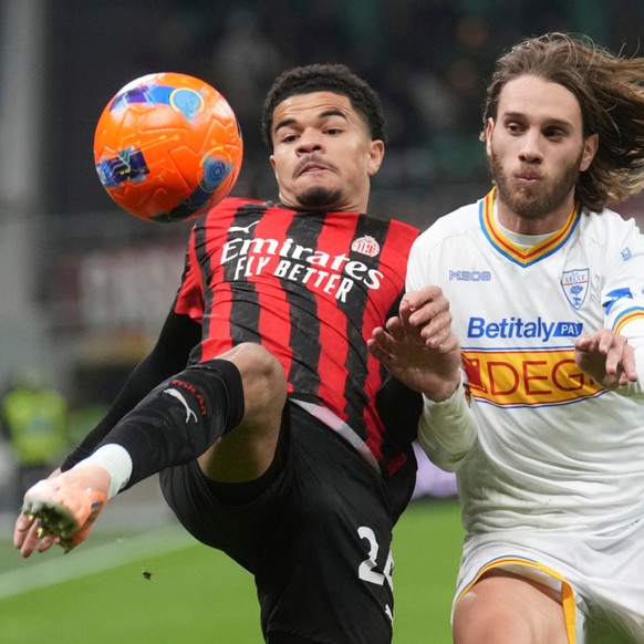 Zachary Athekame (à gauche) a délivré son premier assist de la saison contre Pise.