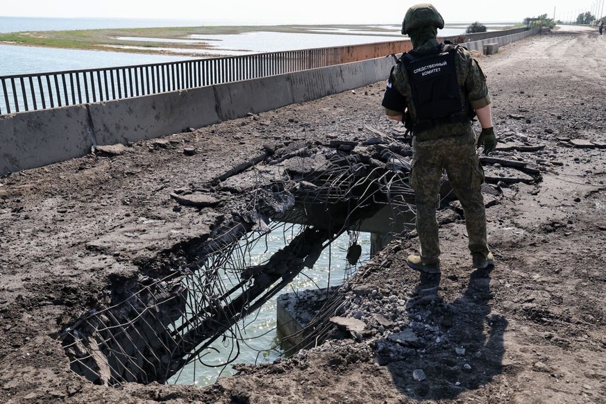 L&#039;image diffusée par l&#039;agence de presse russe Tass montre le trou dans le pont près de Tchongar.