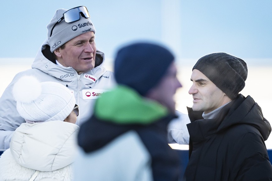 Urs Lehmann (à gauche), en compagnie de Roger Federer, lors de l'étape de Coupe du monde de biathlon à Lenzerheide.