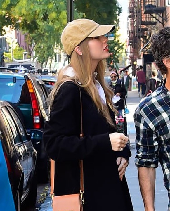 NEW YORK, NEW YORK - OCTOBER 26: Taylor Swift and Shawn Levy are seen on October 26, 2023 in New York City. (Photo by Raymond Hall/GC Images)