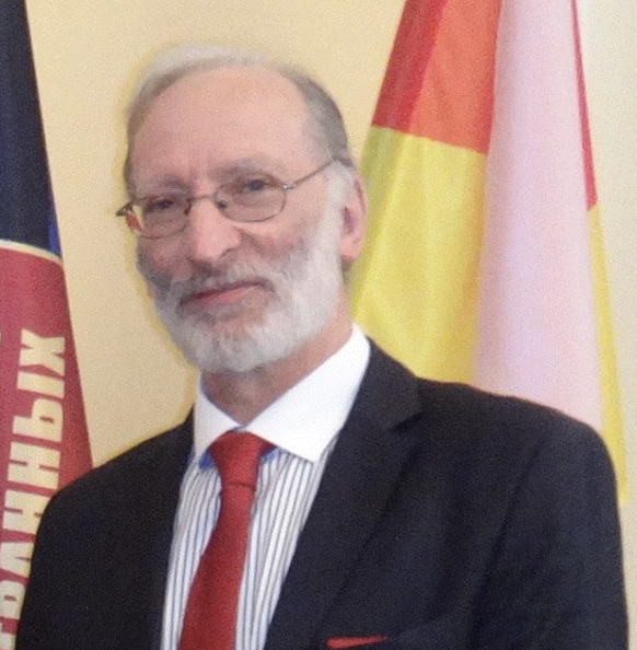 Emmanuel Leroy, ancien FN et collaborateur de Marine Le Pen