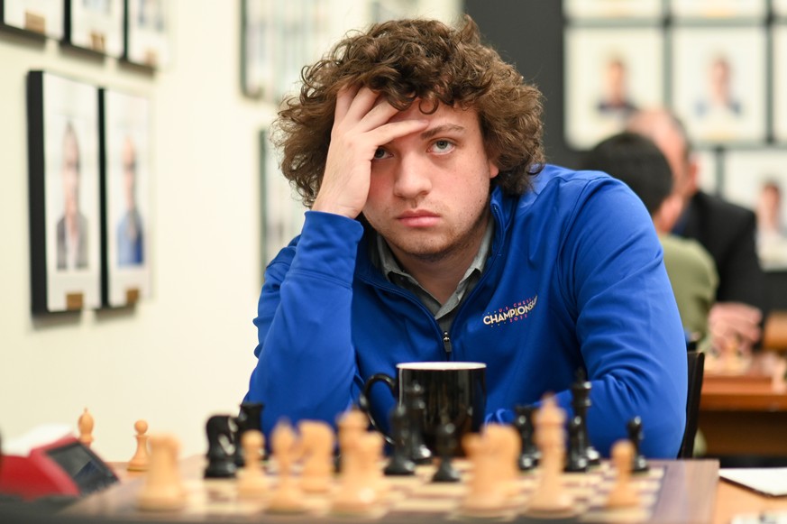 epaselect epa10244174 US chess grandmaster Hans Niemann plays against Armenian chess grandmaster Levon Aronian (not pictured) during Round 8 of the US Chess Championships at the St. Louis Chess Club i ...