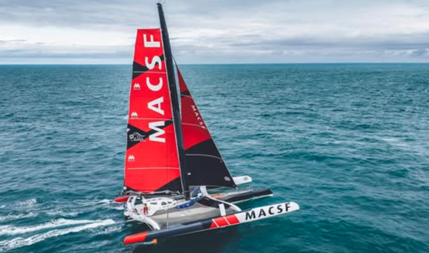 Le voilier multicoque de Guirec Soudée pour son tour du monde «à l'envers» et en solitaire.