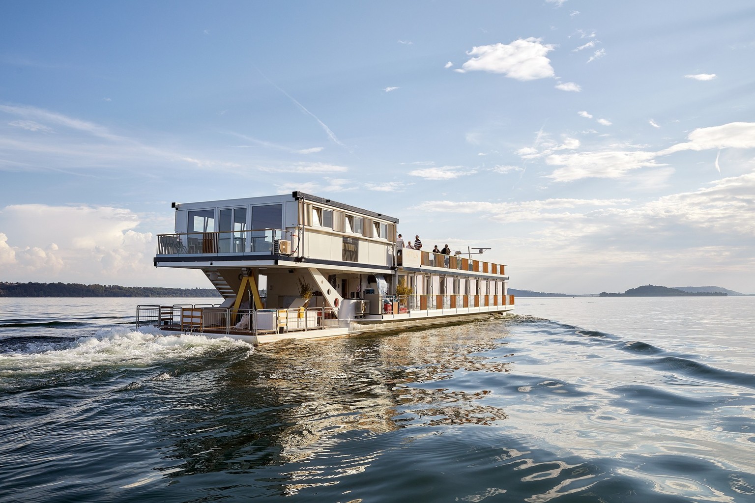 Voici la fameuse cabine surélevée.