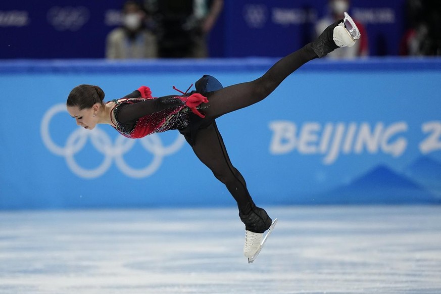 La Russe Kamila Valieva est la première patineuse à réussir un quadruple saut lors de Jeux olympiques.