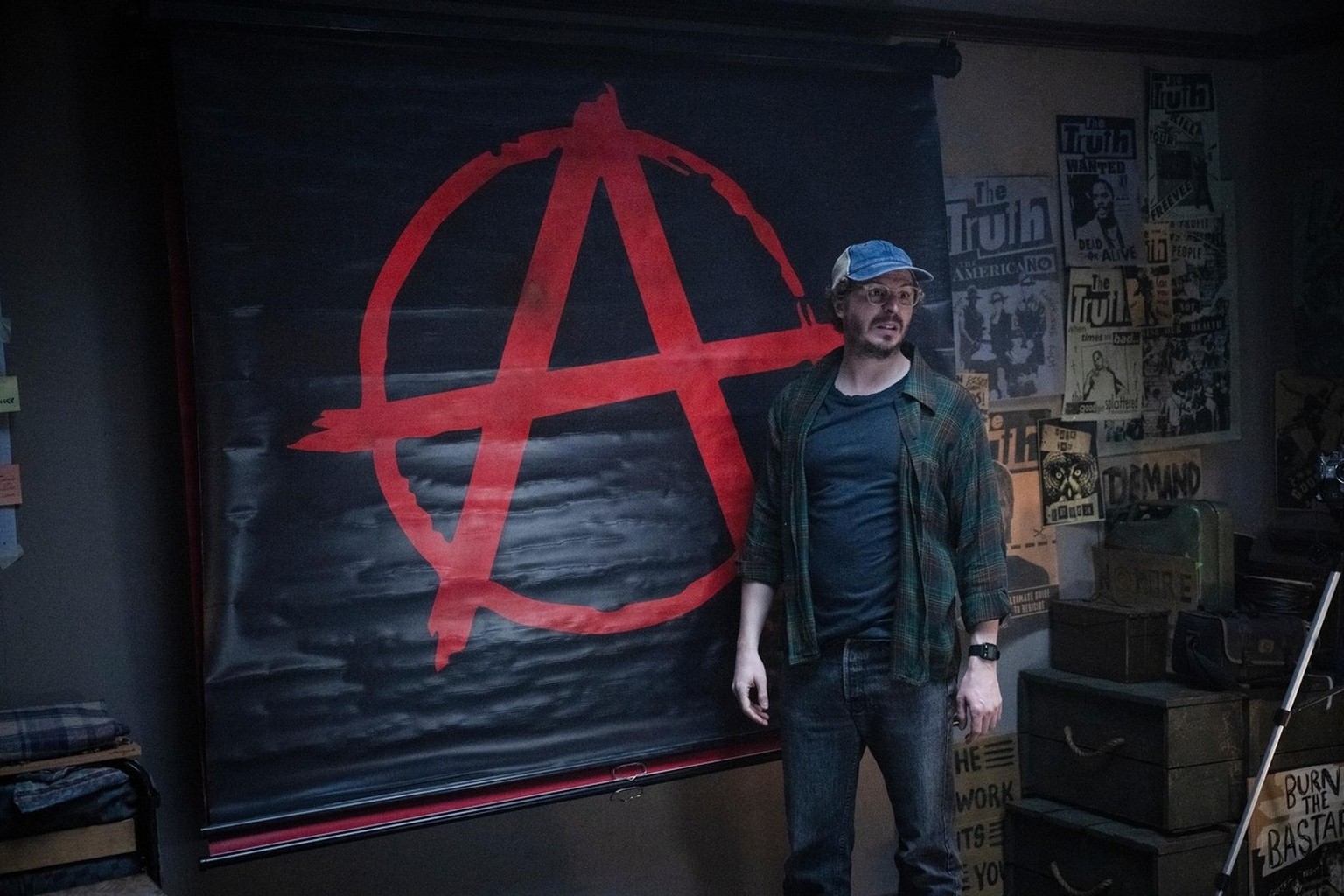 15 ans après Scott Pilgrim, Edgar Wright retrouve Michael Cera dans un rôle hilarant.