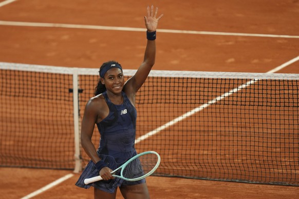 Coco Gauff of the U.S. celebrates as she won the semifinal match of the French Tennis Open against France&#039;s Lois Boisson at the Roland-Garros stadium in Paris, Thursday, June 5, 2025. (AP Photo/A ...