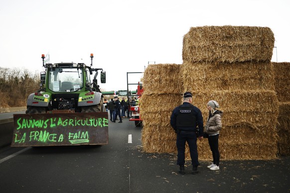 Blocage à Argenteuil, au nord de Paris.