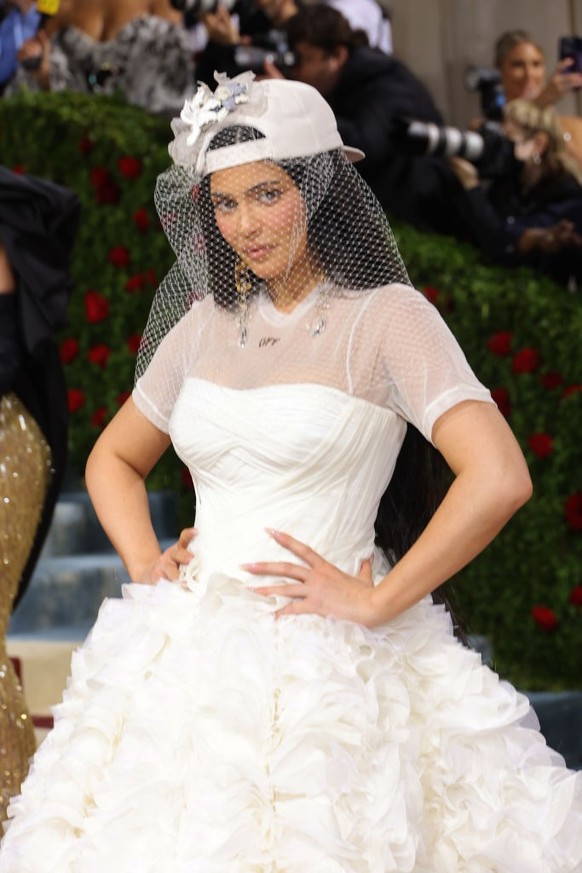 NEW YORK, NEW YORK - MAY 02: Kylie Jenner attends The 2022 Met Gala Celebrating &quot;In America: An Anthology of Fashion&quot; at The Metropolitan Museum of Art on May 02, 2022 in New York City. (Pho ...