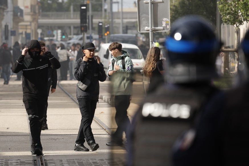epa13276693 High school students face riot police during a protest over conditions in the education system in Montpellier, southern France, 02 October 2026. EPA/HORCAJUELO GUILLAUME