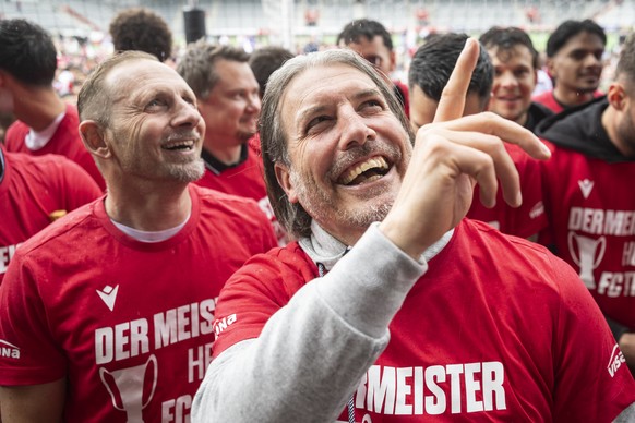 Cheftrainer Mauro Lustrinelli links, und Praesident Andres Gerber feiern den soeben gesichterten Meistertitel, am Sonntag, 3. Mai 2026 in der Stockhorn Arena in Thun. Da der FC St. Gallen verlor, ist  ...
