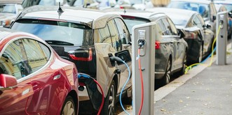 Comment les voitures électriques remplaceront les moteurs à combustion