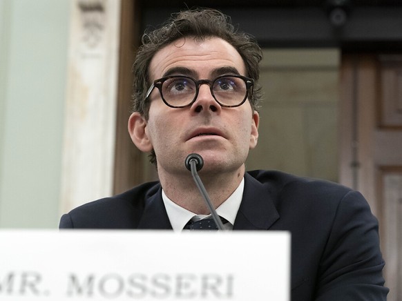 Le patron d'Instagram Adam Mosseri a refus� de renoncer publiquement � la cr�ation d'une version pour les moins de 13 ans, promettant simplement que le r�seau social ne cr�erait pas de compt ...