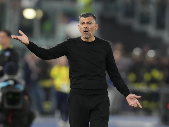 Sergio Concei軋o rejoint Al-Ittihad