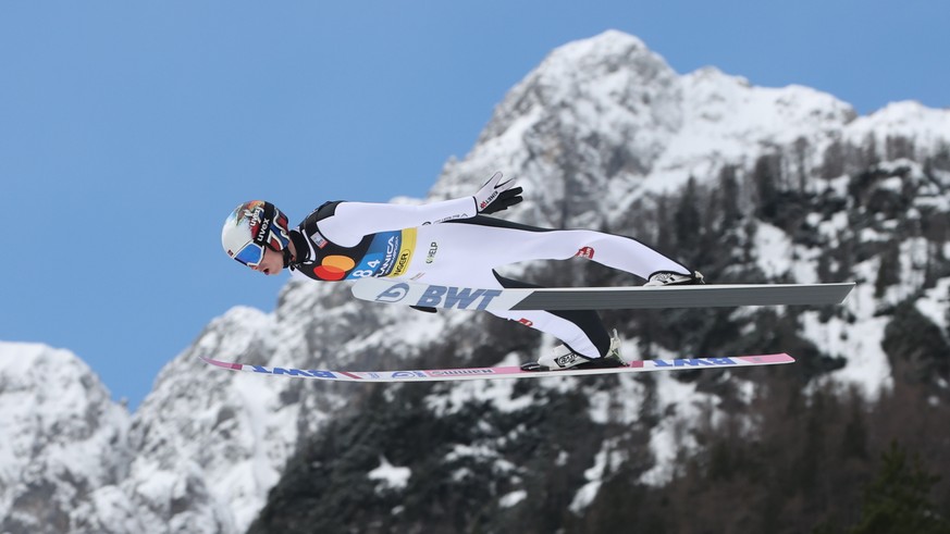 epa10553479 Halvor Egner Granerud of Norway in action during the first round of the FIS Ski Flying World Cup individual competition in Planica, Slovenia, 01 April 2023. EPA/Grzegorz Momot POLAND OUT