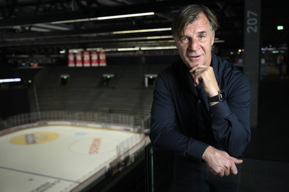 Petr Svoboda, Directeur des operations hockey du LHC pose pour le photographe apres la conference de presse d&#039;avant-saison du club de hockey sur glace de National League Lausanne Hockey Club, LHC ...