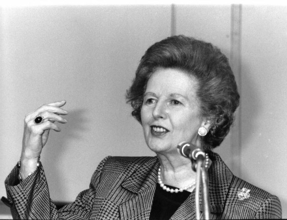 Margaret Thatcher, Premier ministre britannique, prend la parole le 1er juillet 1991 à Londres. watson