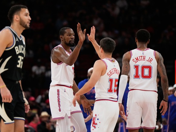 Reed Sheppard (15) a sorti le grand jeu face aux Bucks