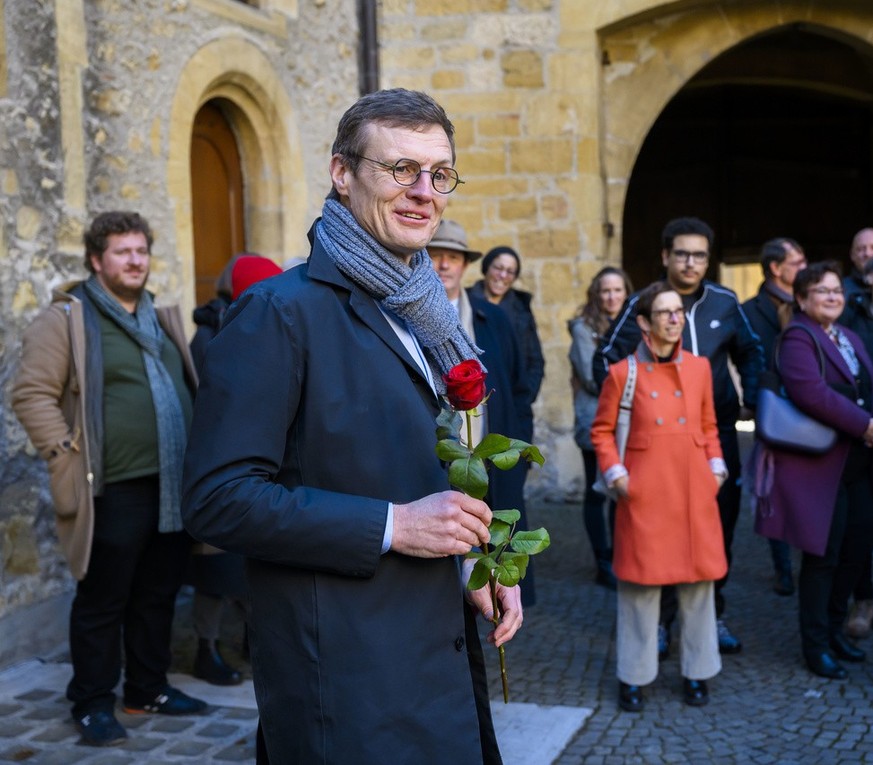 Frederic Mairy, candidat du parti socialiste neuchatelois reagit dans la cour du Chateau apres son election lors de l&#039;election complementaire au Conseil d&#039;Etat du canton de Neuchatel le dima ...