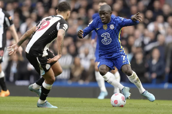 N'Golo Kanté (en bleu), ex-Chelsea, a rejoint Karim Benzema à Al-Ittihad.