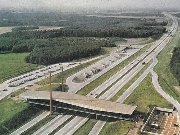 Dammer Berge Raststätte Deutschland 
https://www.moderne-regional.de/wp-content/uploads/Dammer_Berge_Raststaette_hist_Postkarte-1.jpg