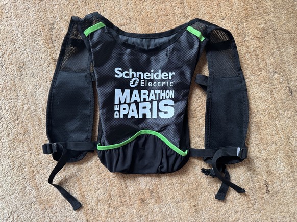 Non, il n'est pas symétrique.