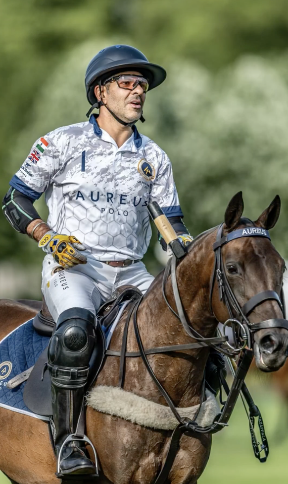 Avant sa mort, Sunjay Kapur était connu pour sa passion pour le polo et ses mariages prestigieux.