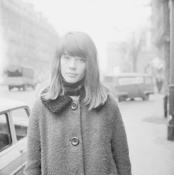 French singer Francoise Hardy on the streets of Paris. (Photo by Pierre Vauthey/Sygma/Sygma via Getty Images)