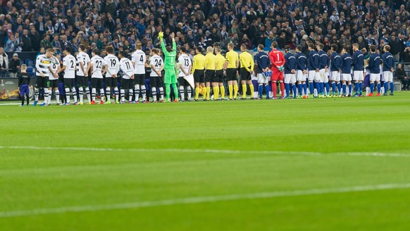 Fußball: Europa League, FC Schalke 04 - Borussia Mönchengladbach, K.o.-Runde, Achtelfinale, Hinspiele am 09.03.2017 in der Veltins Arena, Gelsenkirchen (Nordrhein-Westfalen). Die Spieler von Borussia  ...