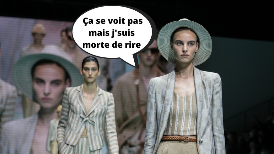 L'une des mannequins lors du défilé Emporio Armani, collection printemps-été 2022.