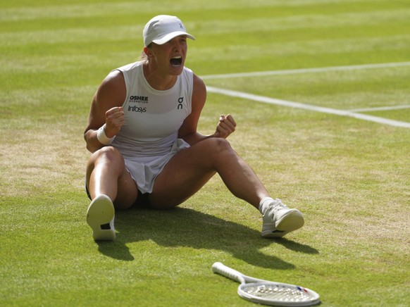 La joie d&#039;Iga Swiatek, qui s&#039;est imposée pour la première fois à Wimbledon