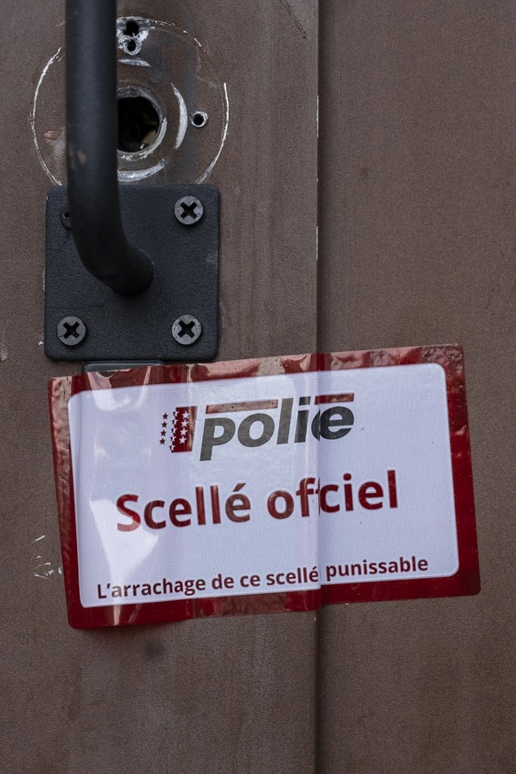 A police seal is applied at the entrance of the "Le Constellation" bar after the fire at the "Le Constellation" bar and lounge, in Crans-Montana, Switzerland, Friday, January 30, 2 ...