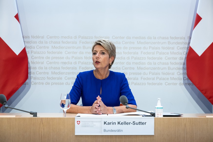 Bundesraetin Karin Keller Sutter aeussert sich an einer Medienkonferenz ueber das Bundesgesetz ueber den elektronischen Identitaetsnachweis und andere elektronische Nachweise (E-ID-Gesetz) ? Eroeffnun ...