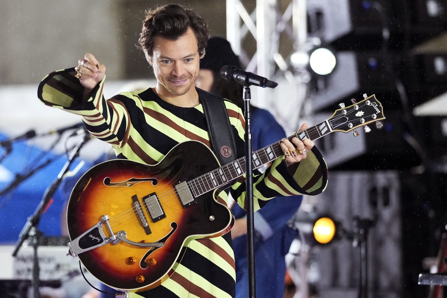 Harry Styles performs on NBC&#039;s &quot;Today&quot; show at Rockefeller Plaza on Thursday, May 19, 2022, in New York. (Photo by Charles Sykes/Invision/AP)
Harry Styles