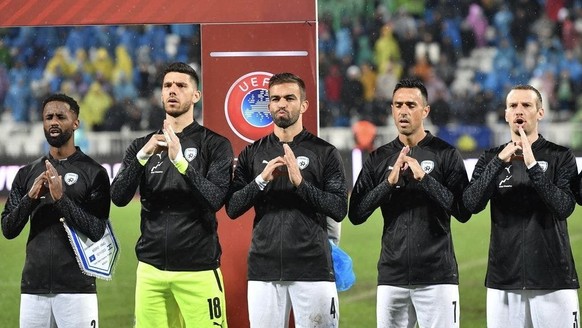 Le symbole du demi-cœur des Israéliens face au Kosovo dimanche.